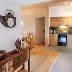 Regina B9 By Interhome *